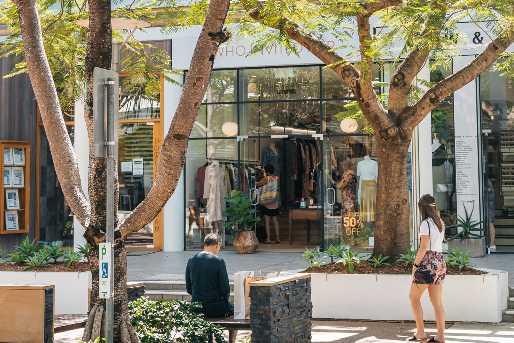 shopfront view in hastings street, noosa