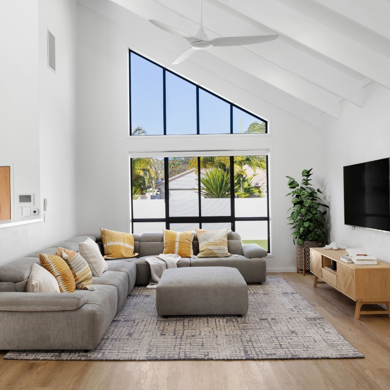 17 wyuna lounge room