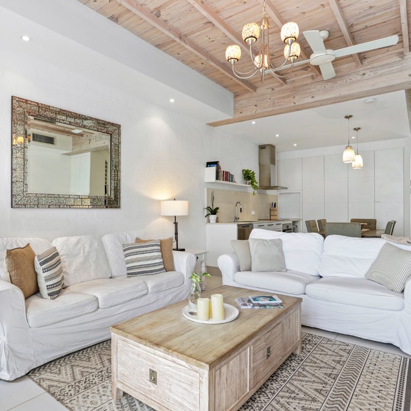 6/6 peza court lounge room