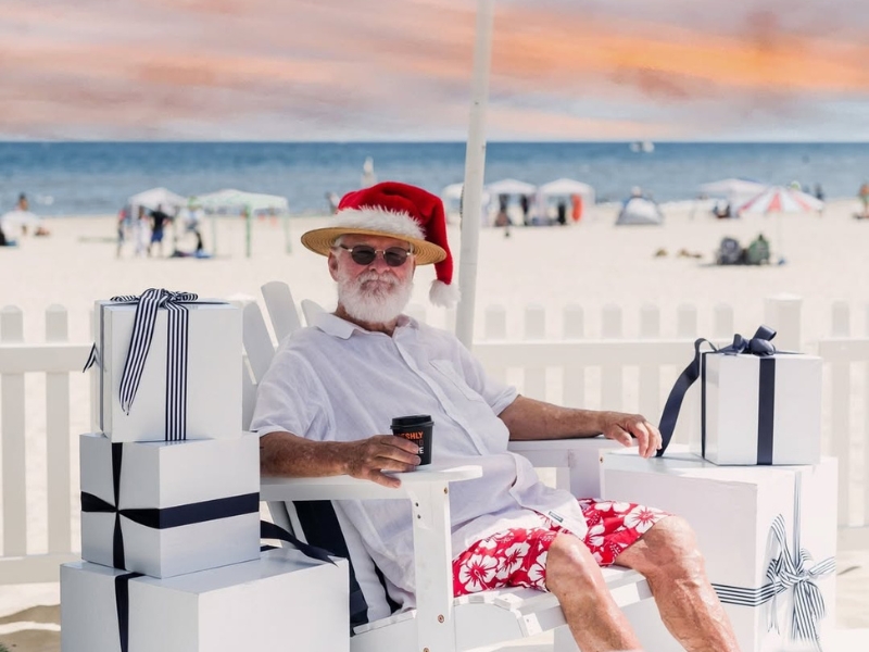 santa on noosa beach