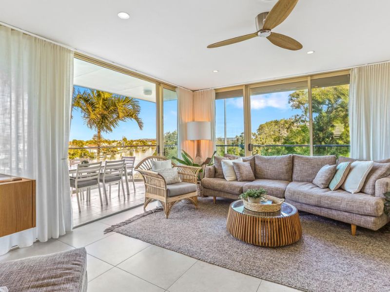 Loungeroom overlooking noosa river